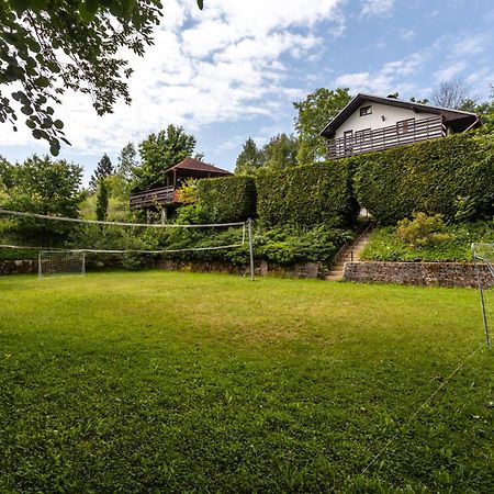 Private Summer House With Swimming Pool, Beach Bar And Pit For Football And Volleyball Hvezdonice Buitenkant foto