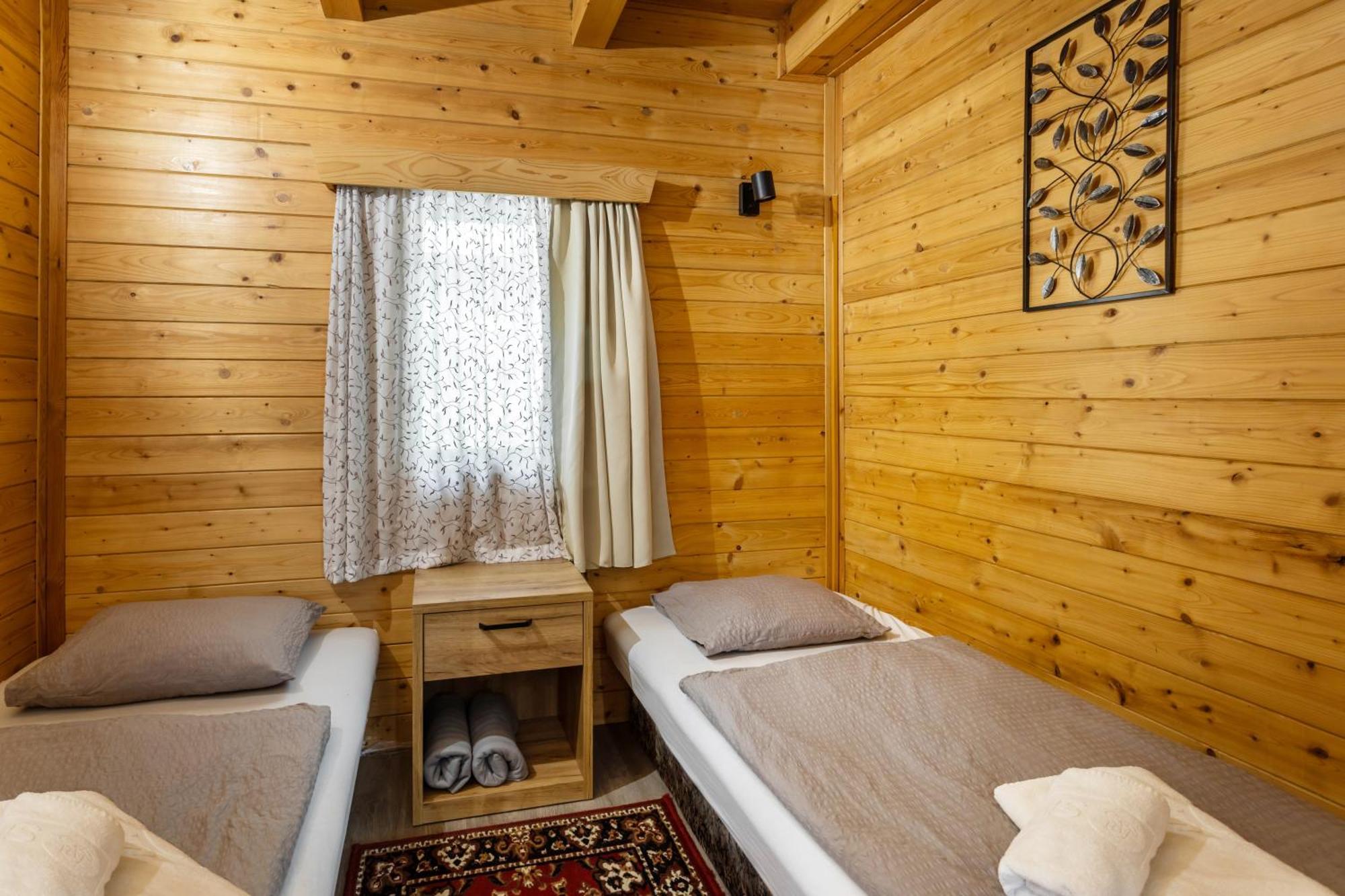 Private Summer House With Swimming Pool, Beach Bar And Pit For Football And Volleyball Hvezdonice Buitenkant foto